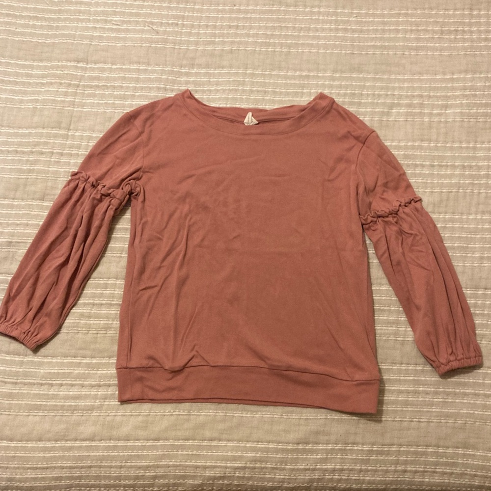 Kate Quinn top